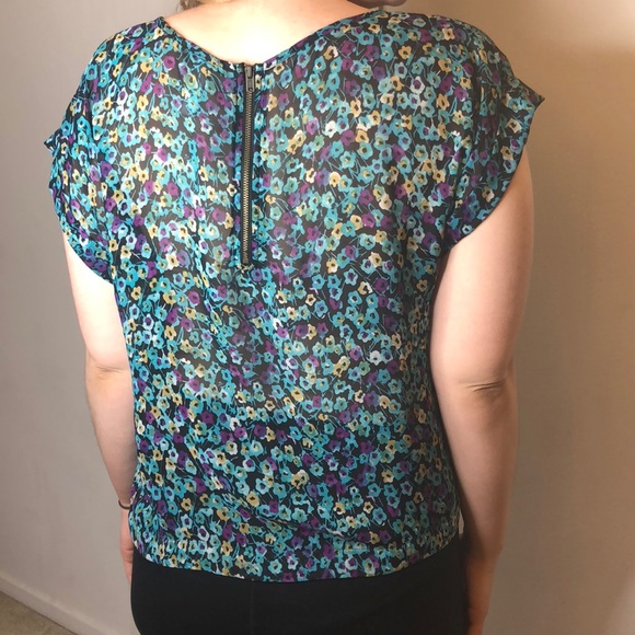 Sheer floral slightly cropped Xhiliration top! - Picture 7 of 7